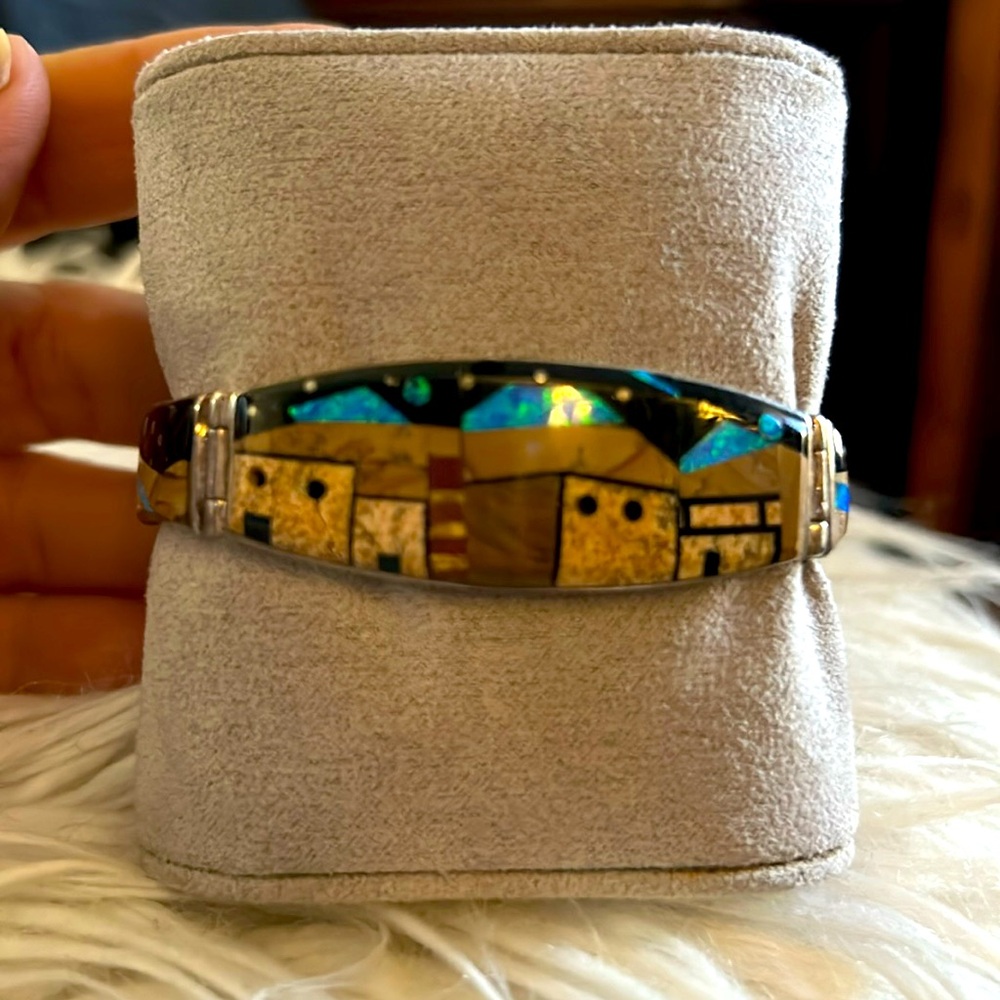 Southwestern Native American Sterling silver Pueblo bracelet Onyx, opal inlayed